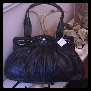 NWT. Authentic Coach Leather Shoulder Bag.